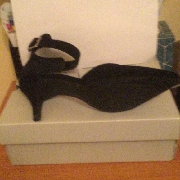 Black suede heels - Picture 3 of 3